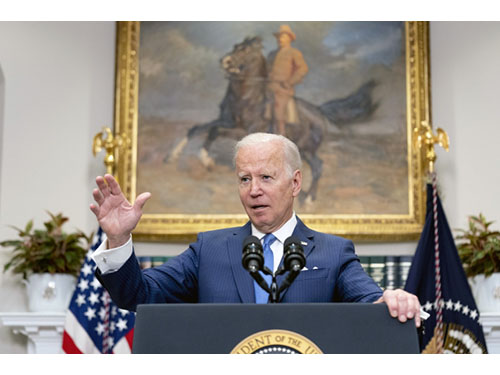 J. Bidenas prašo JAV Kongreso skirti dar 33 mlrd. dolerių pagalbos kariaujančiai Ukrainai 